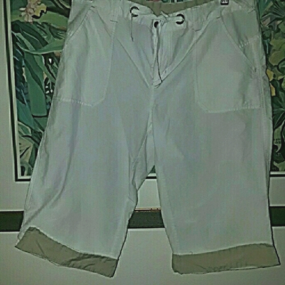 - COLUMBIA 18" WHITE SHORTS